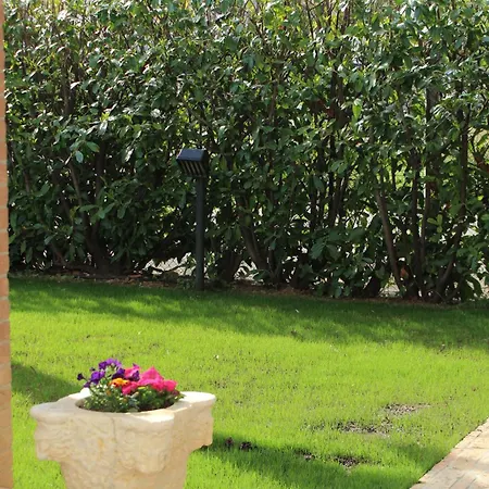 Daphne Experience - Home, Harmony And Garden Апартаменты *