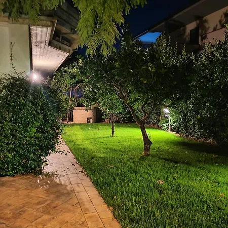 Апартаменты Daphne Experience - Home, Harmony And Garden